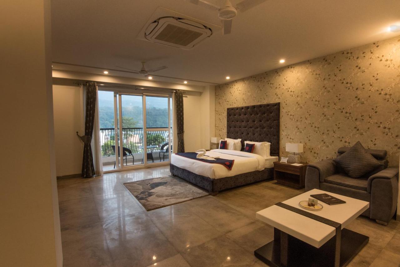 Holywater Hotel By Ganga Kinare #150 Mts From Ganga Ghat Rishīkesh Exterior foto